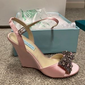 NEW never worn Betsy Johnson pink satin wedges